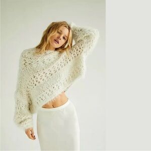Free People Inn Fluffy Cropped Jumper
Sky Sweater